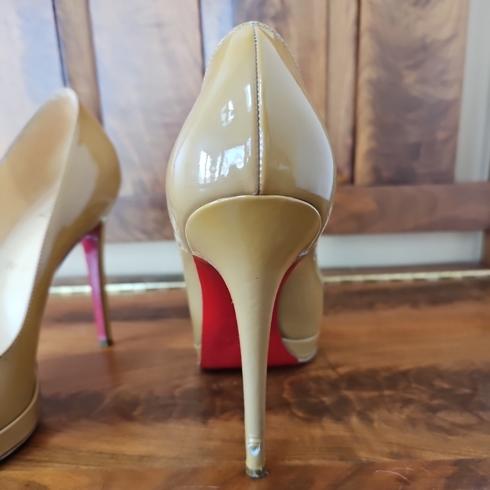 Christian Louboutin Women's Beige Patent Leather Pumps - Picture 3 of 8